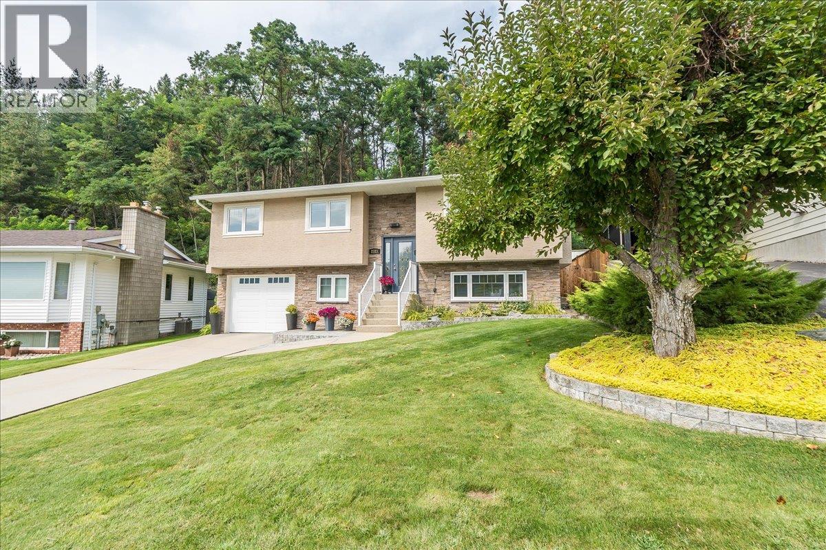2321 Mcbride Street, Trail, British Columbia  V1R 3A6 - Photo 3 - 10361208