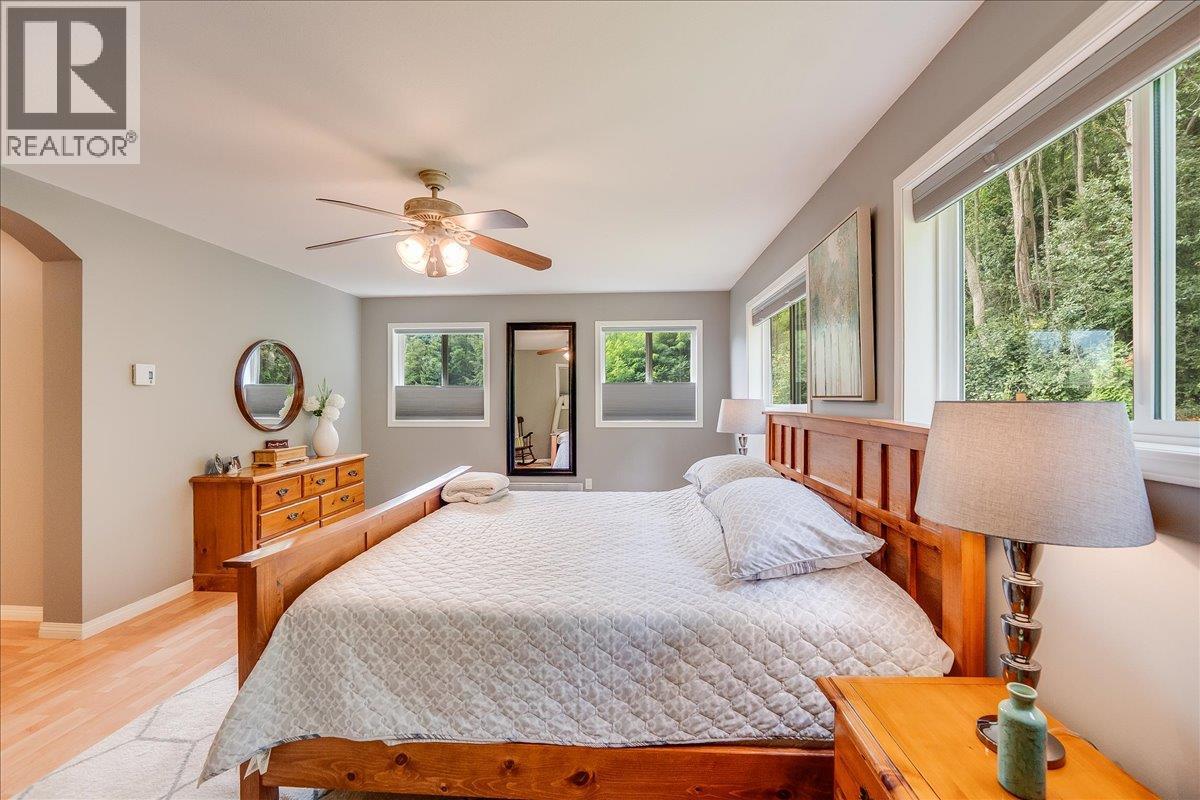 2321 Mcbride Street, Trail, British Columbia  V1R 3A6 - Photo 39 - 10361208