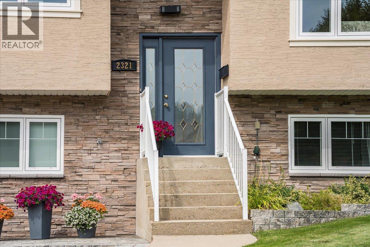2321 Mcbride Street, Trail, British Columbia  V1R 3A6 - Photo 4 - 10361208