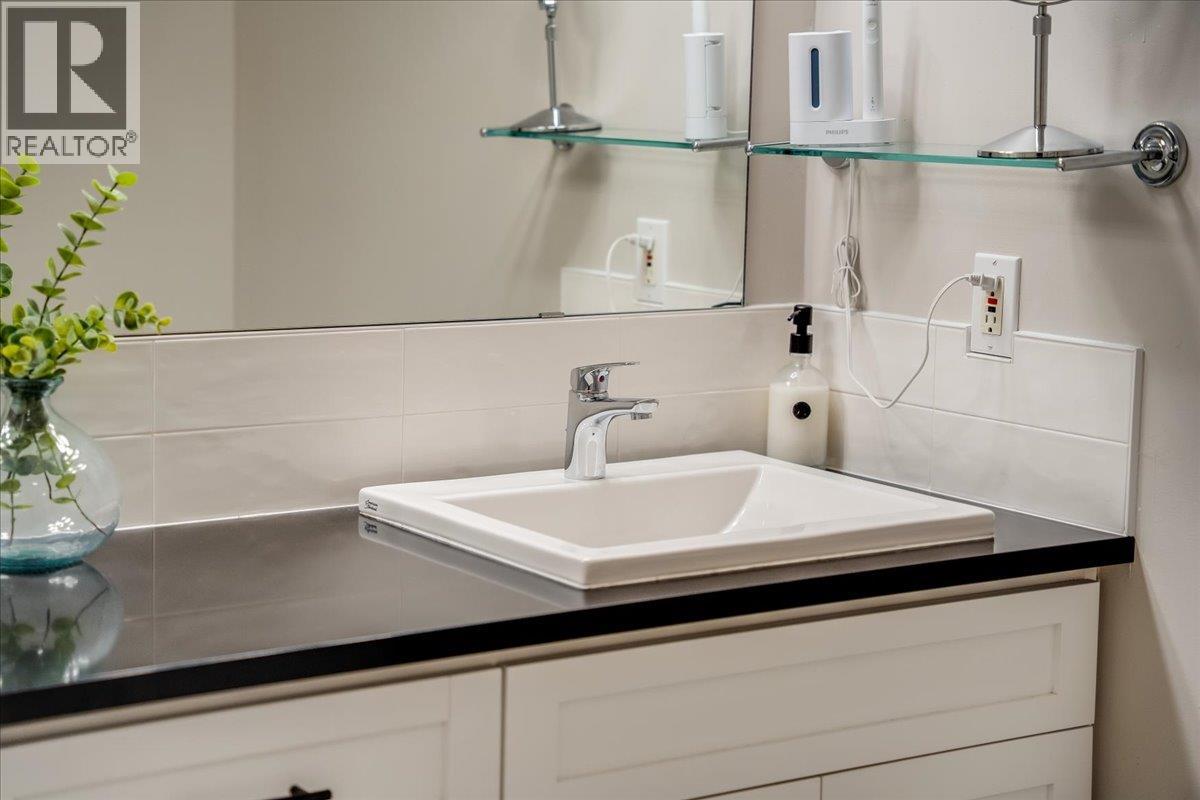 2321 Mcbride Street, Trail, British Columbia  V1R 3A6 - Photo 41 - 10361208